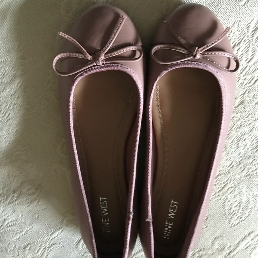 New Nine West flats, size 7.5